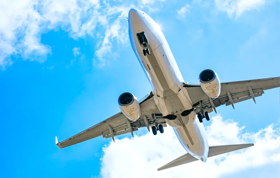着陸する航空機のイメージ